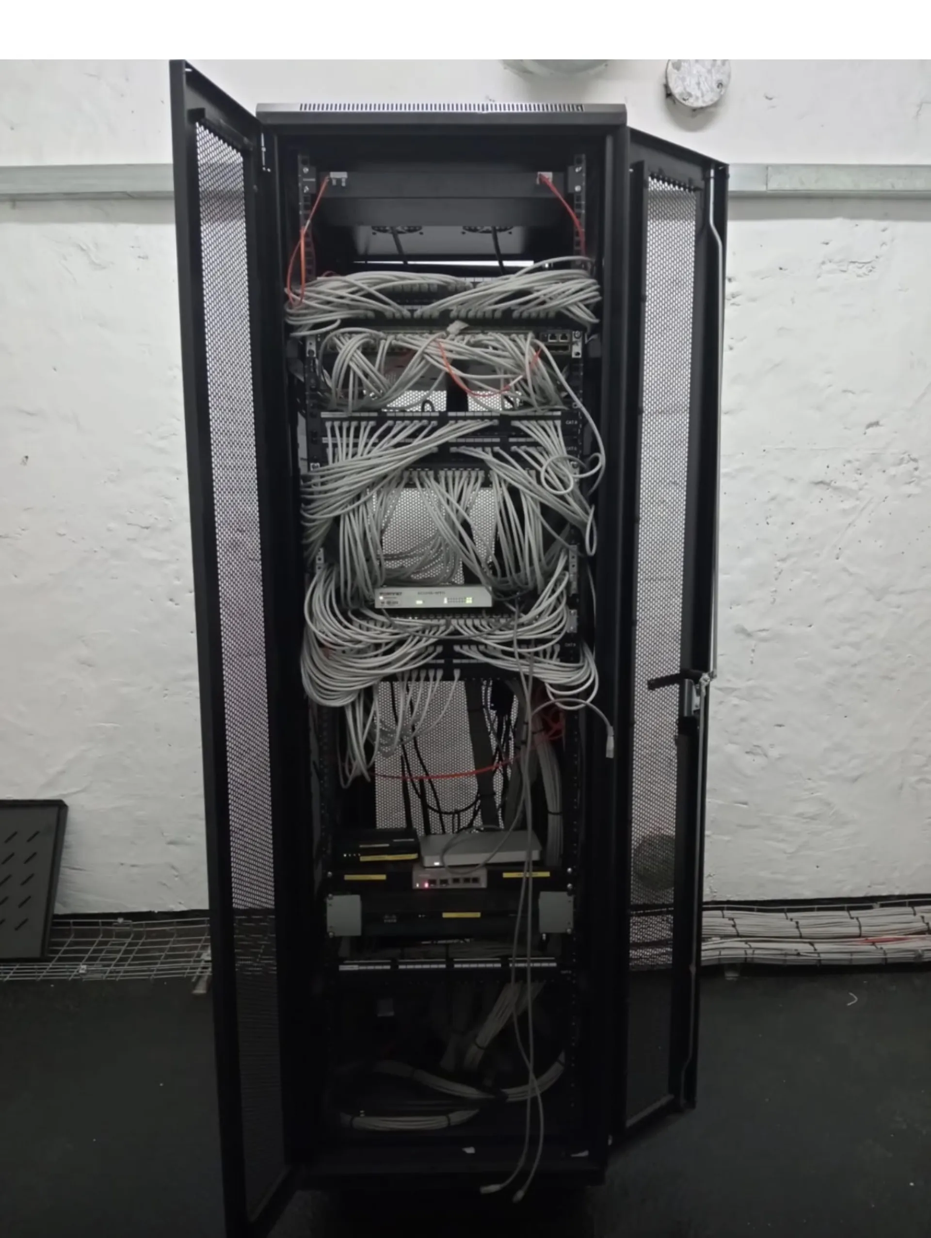 Cable & Data Centre Management - Image 11