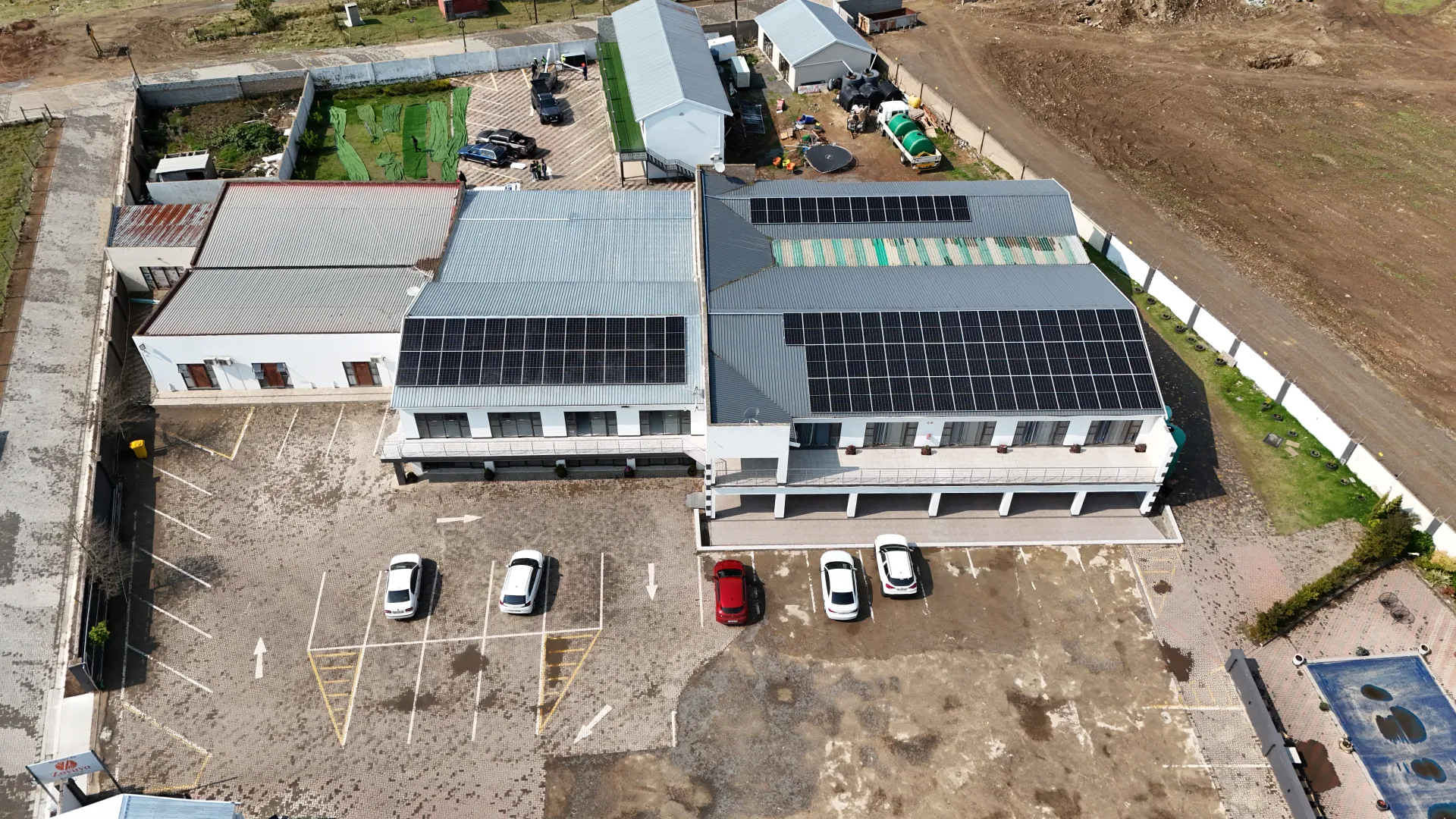 Zovuyo Hotel - Hybrid Solar